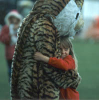 Girl huggs GIANT Tiger at Lord Mayor's Show Birmingham 2001