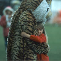 Girl huggs GIANT Tiger at Lord Mayor's Show Birmingham 2001